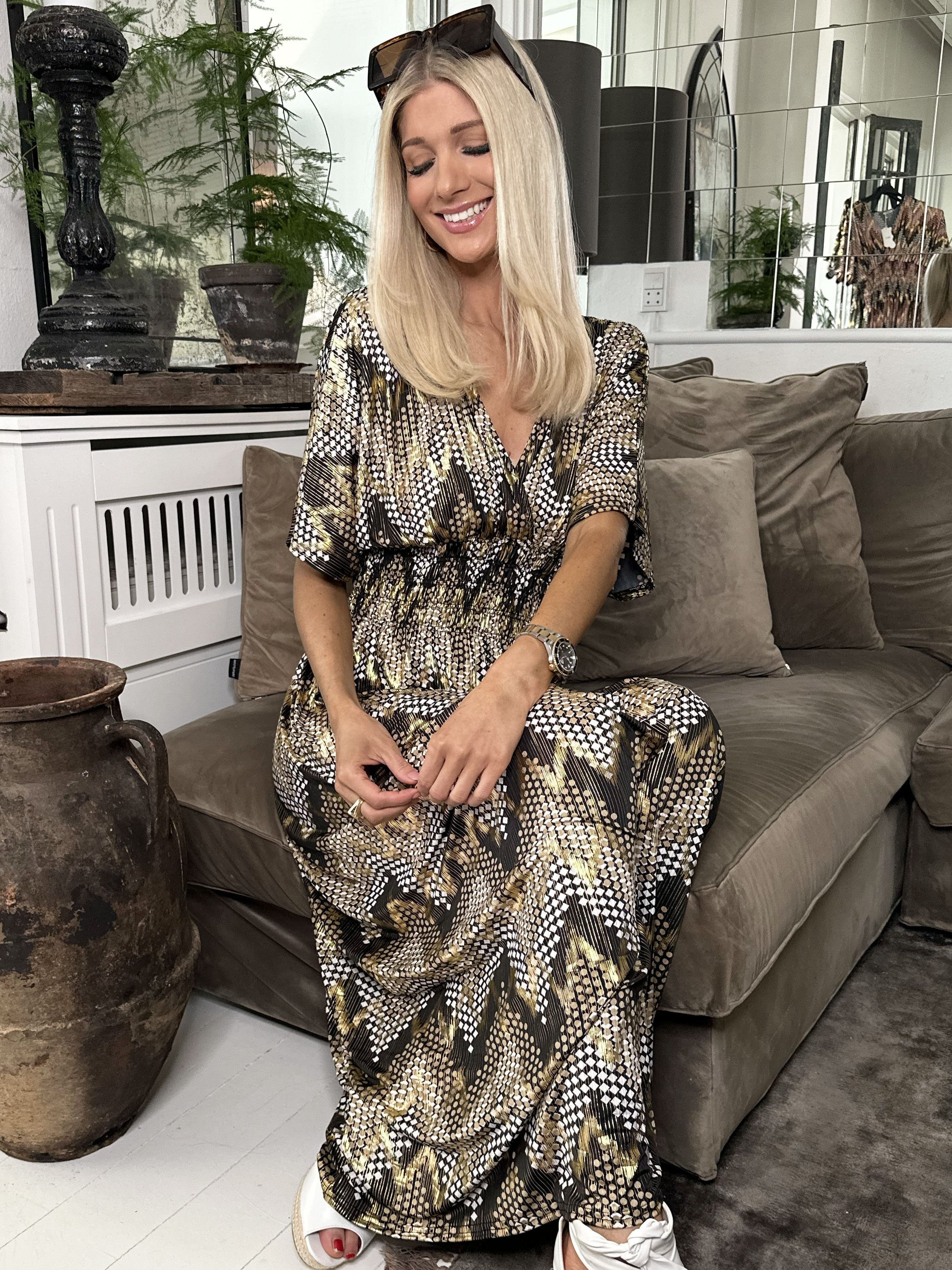 Pams Pattern - Lång elastisk klänning i skrynkelfritt material